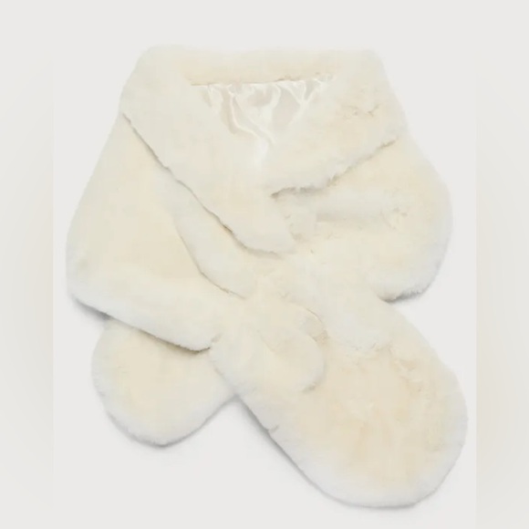 Stole Your Heart White Faux Fur Stole - Lulu’s - Picture 3 of 3